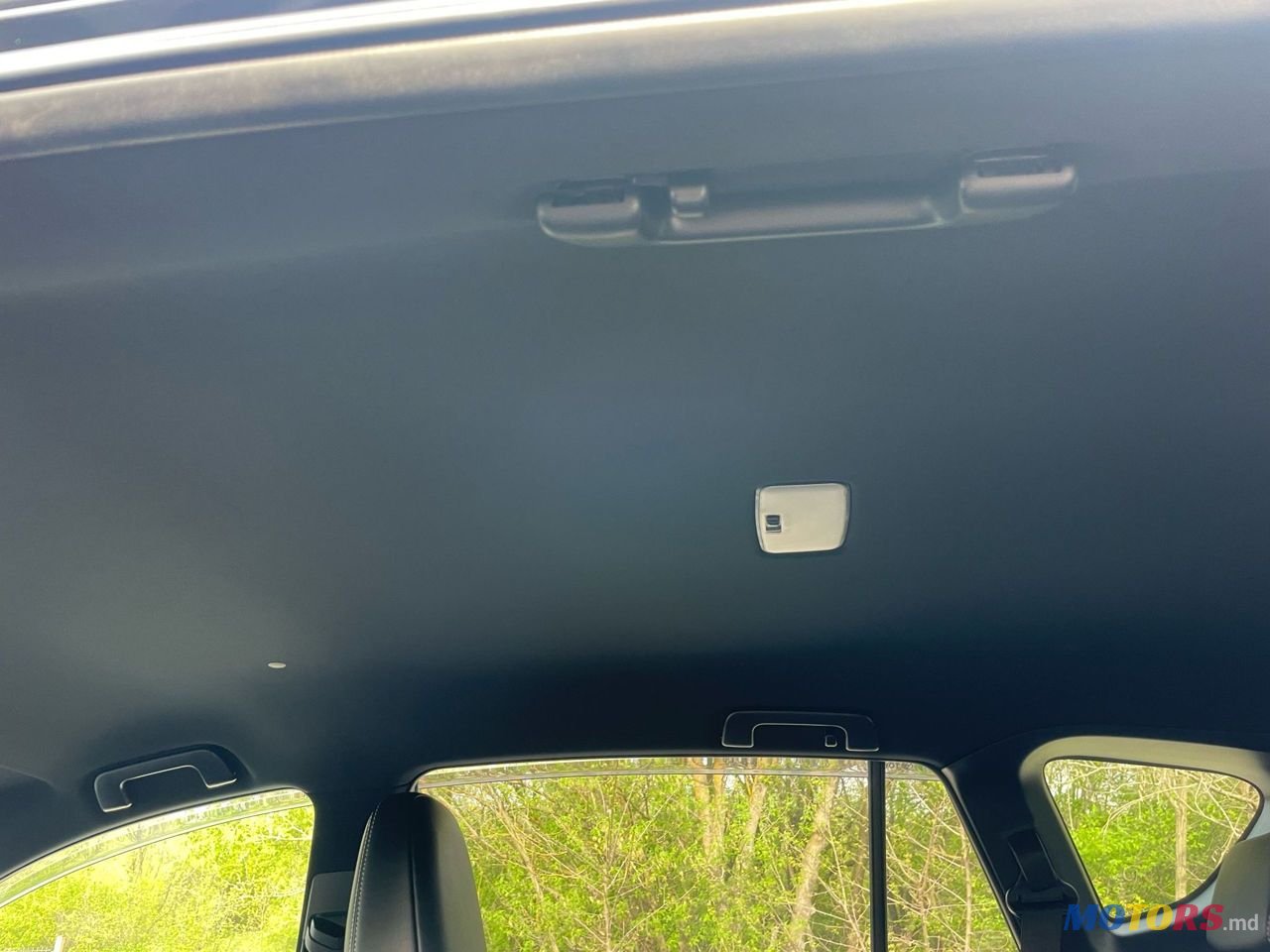 2016' Toyota RAV4 photo #3