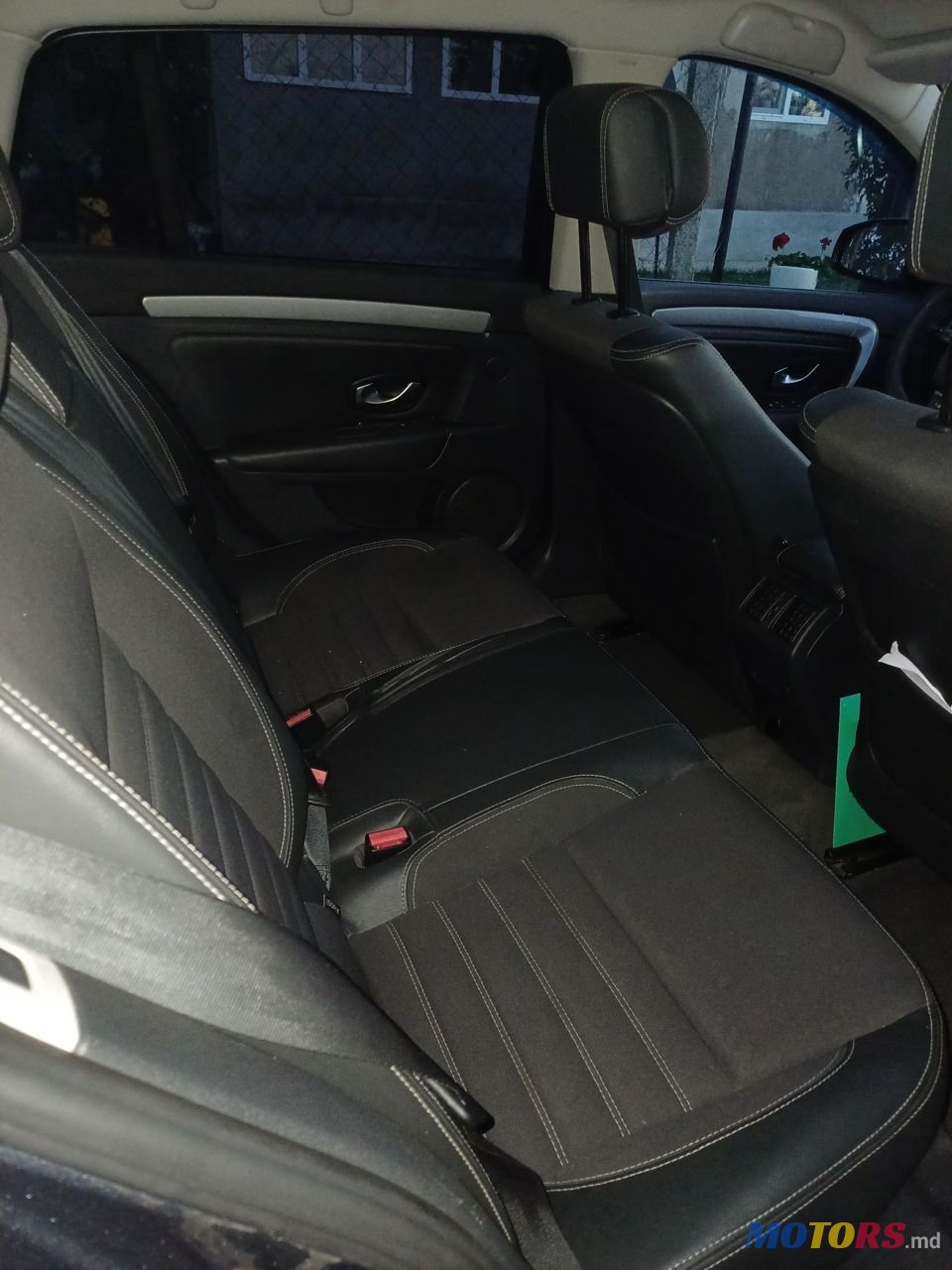 2011' Renault Laguna photo #6