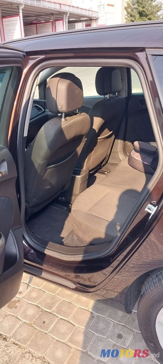 2011' Opel Astra photo #2