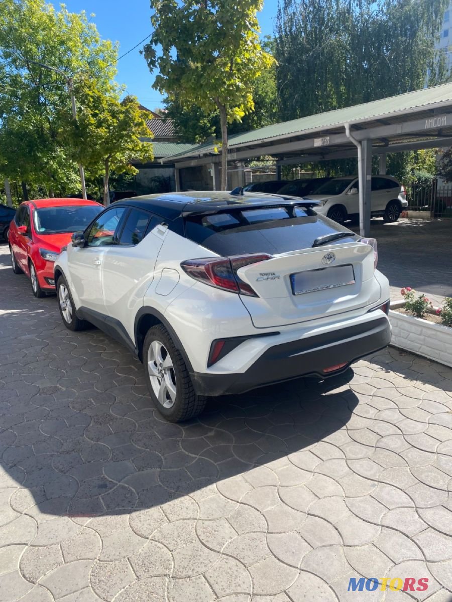 2018' Toyota C-HR photo #2