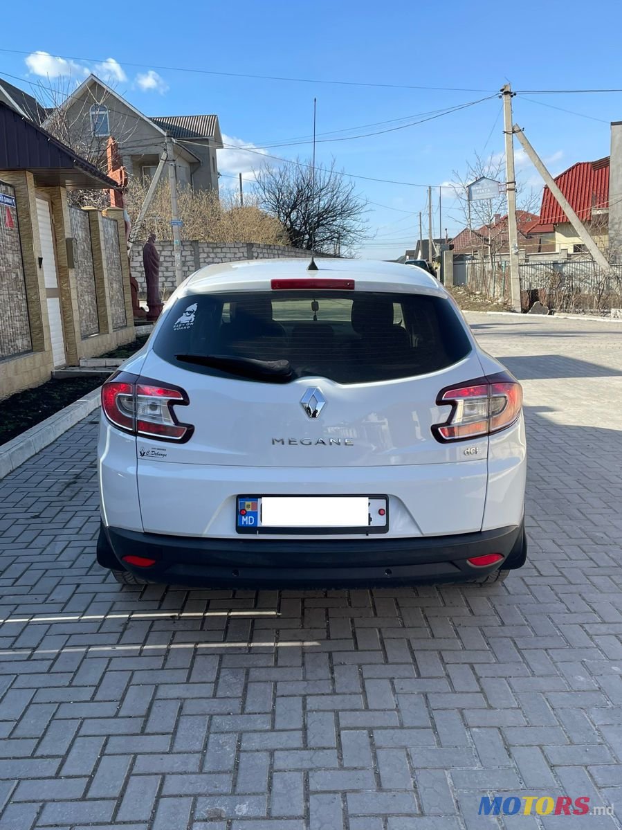 2011' Renault Megane photo #3