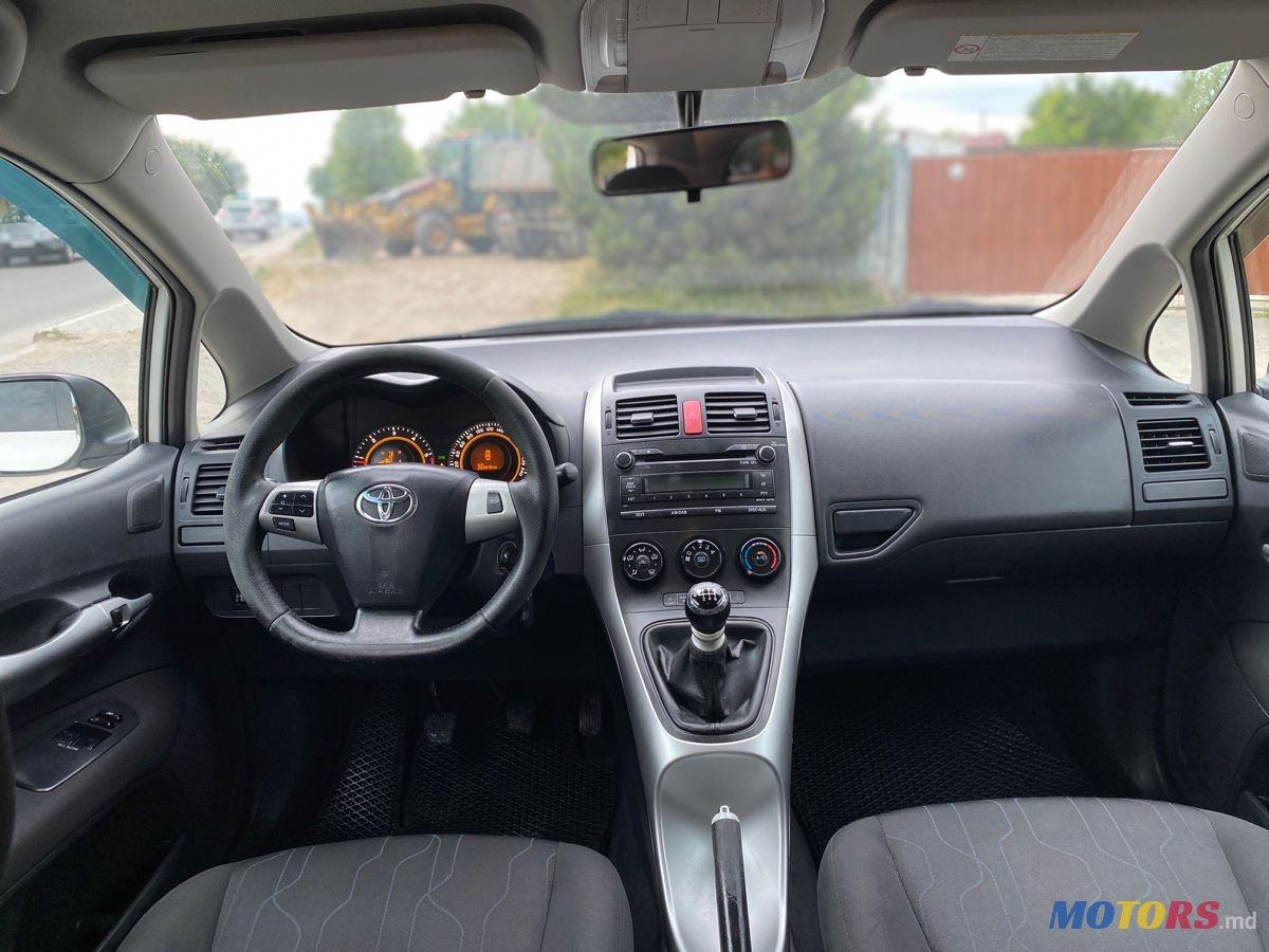 2010' Toyota Auris photo #6