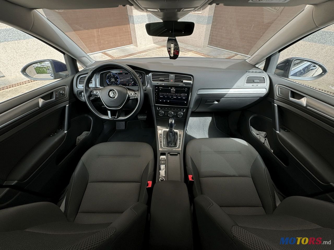 2018' Volkswagen Golf photo #6