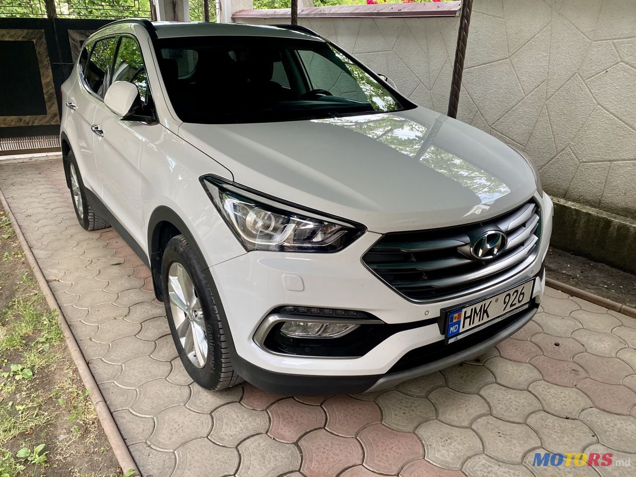 2017' Hyundai Santa Fe photo #2