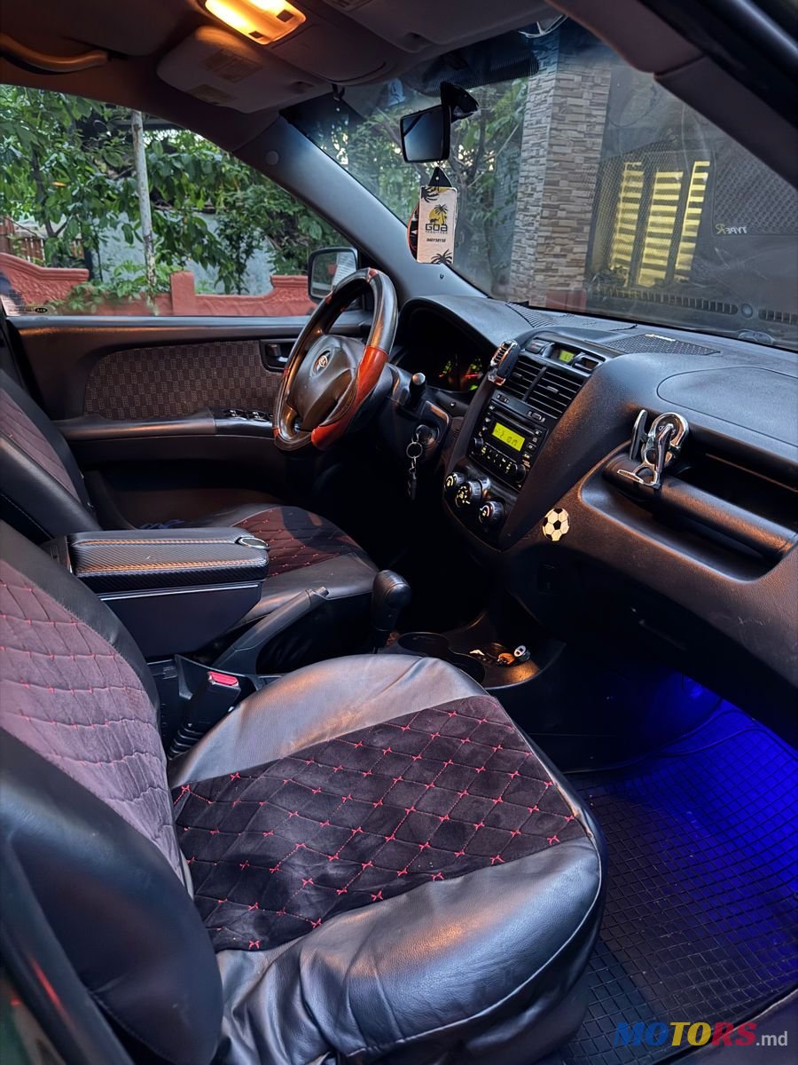 2005' Kia Sportage photo #4