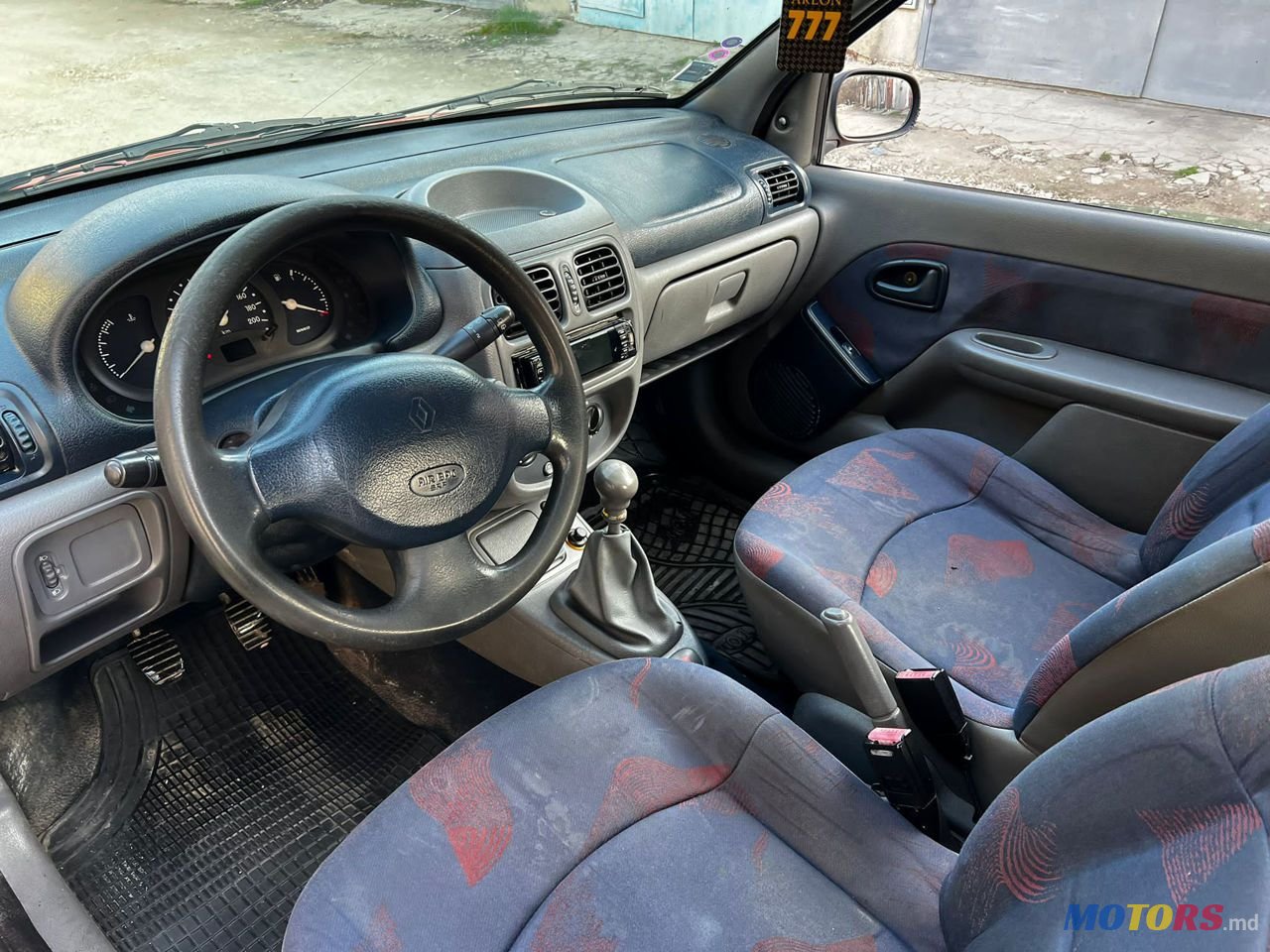 2000' Renault Clio photo #2