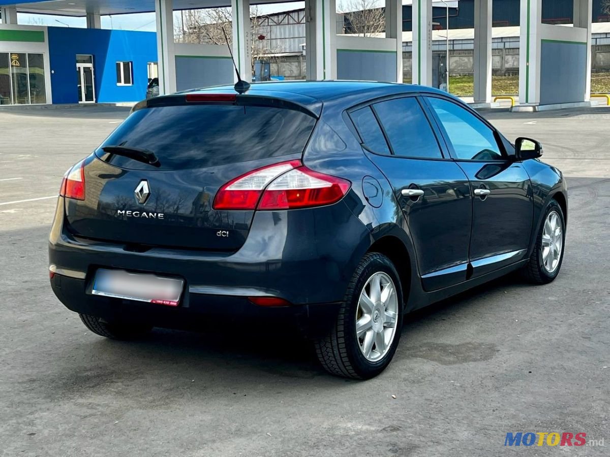 2011' Renault Megane photo #6