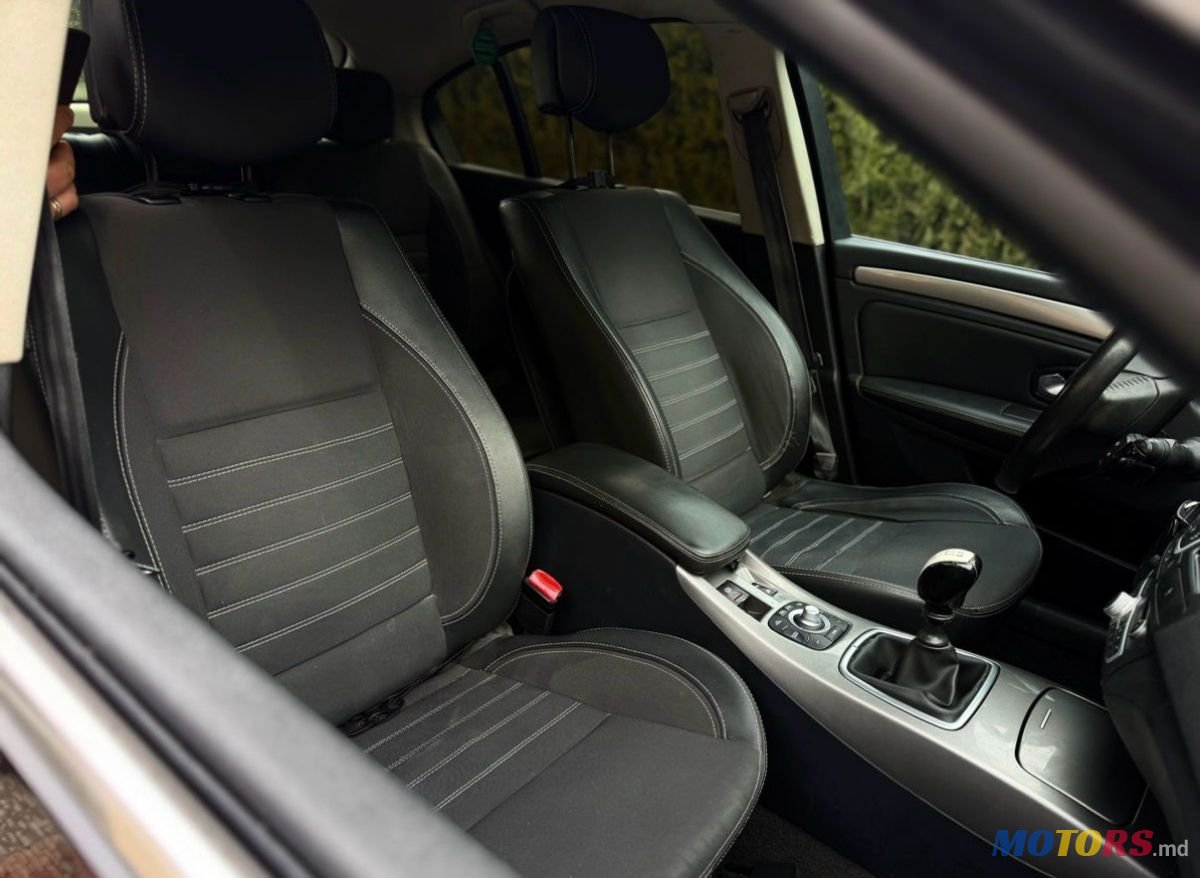 2011' Renault Laguna photo #4