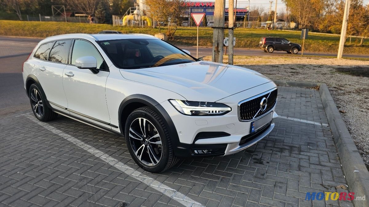 2018' Volvo V90 Cross Country photo #2