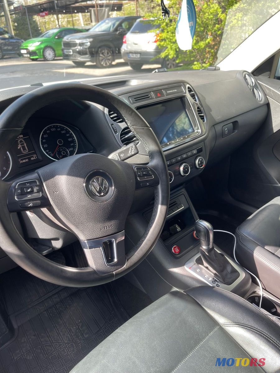 2016' Volkswagen Tiguan photo #3