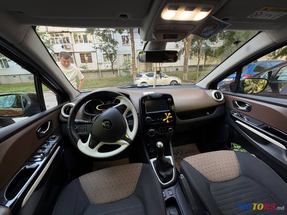 2014' Renault Clio photo #6
