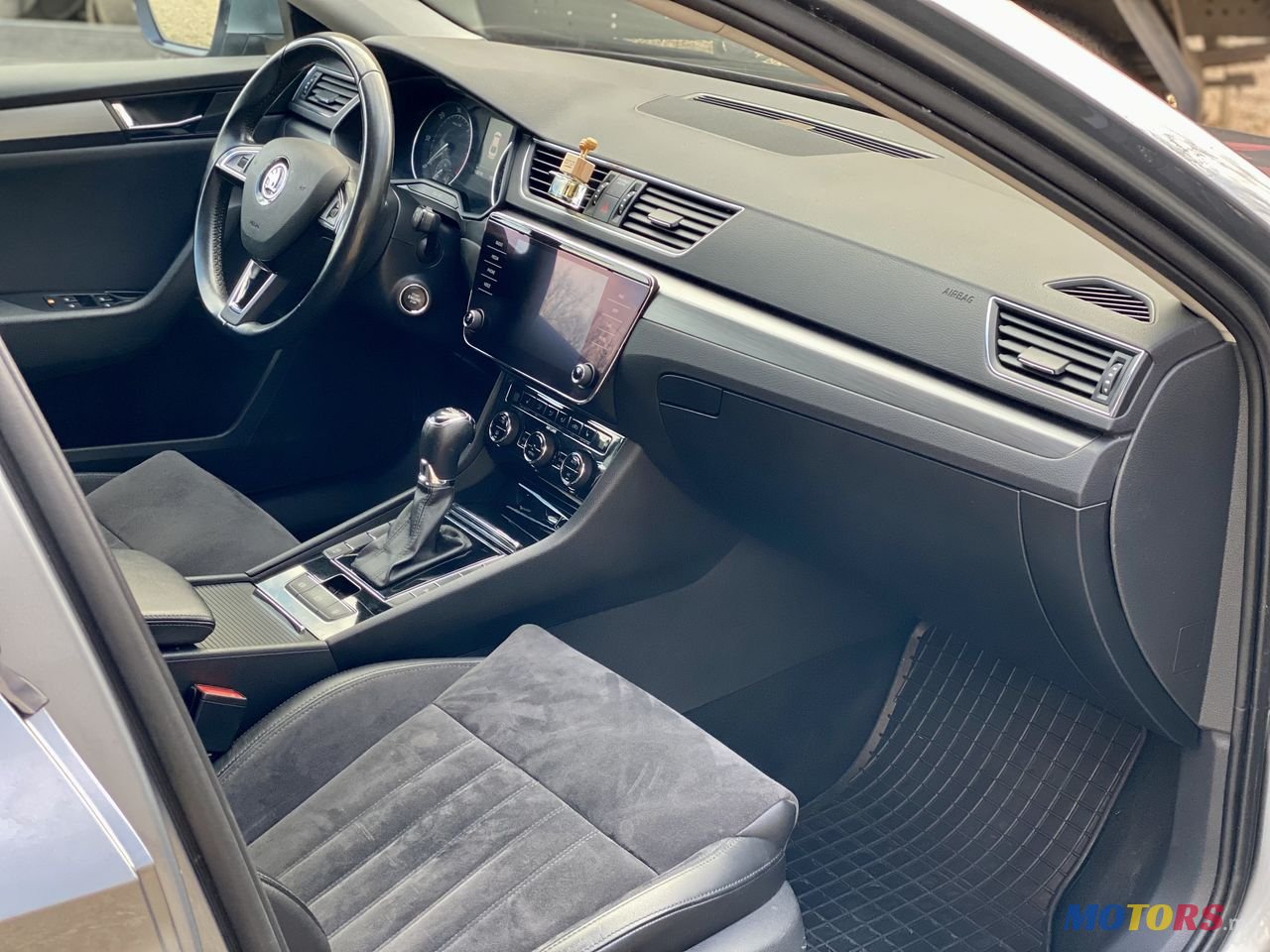 2017' Skoda Superb photo #6