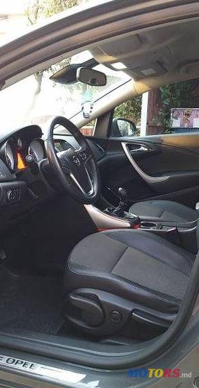 2012' Opel Astra photo #4