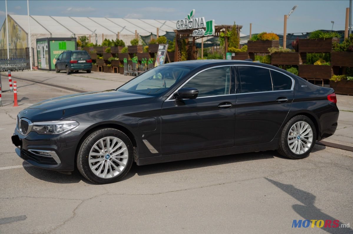2018' BMW 5 Series photo #1