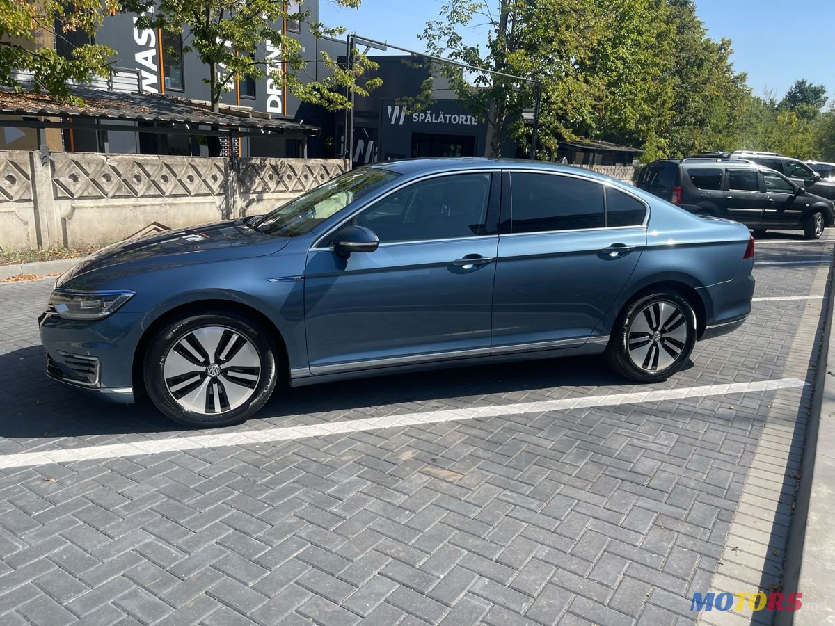 2018' Volkswagen Passat photo #3