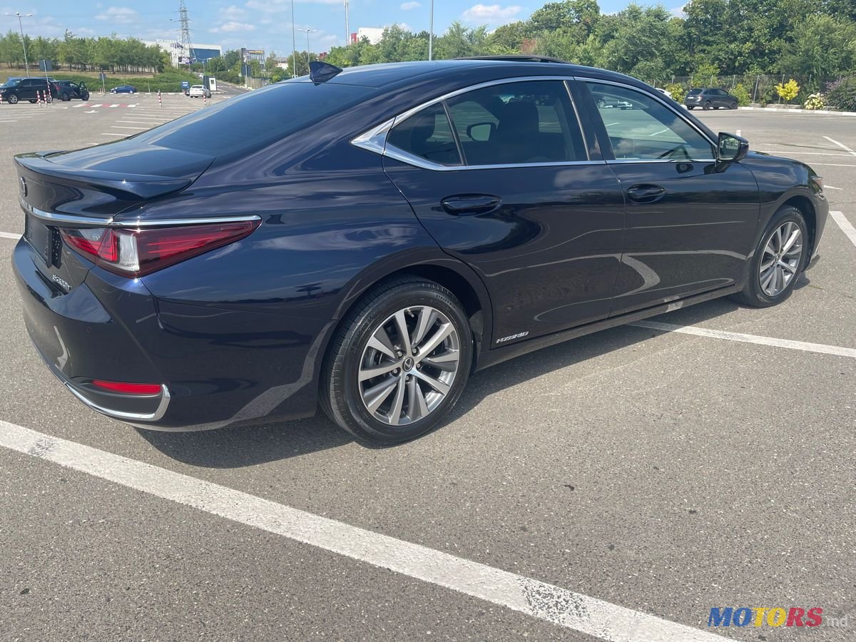 2020' Lexus Es Series photo #4