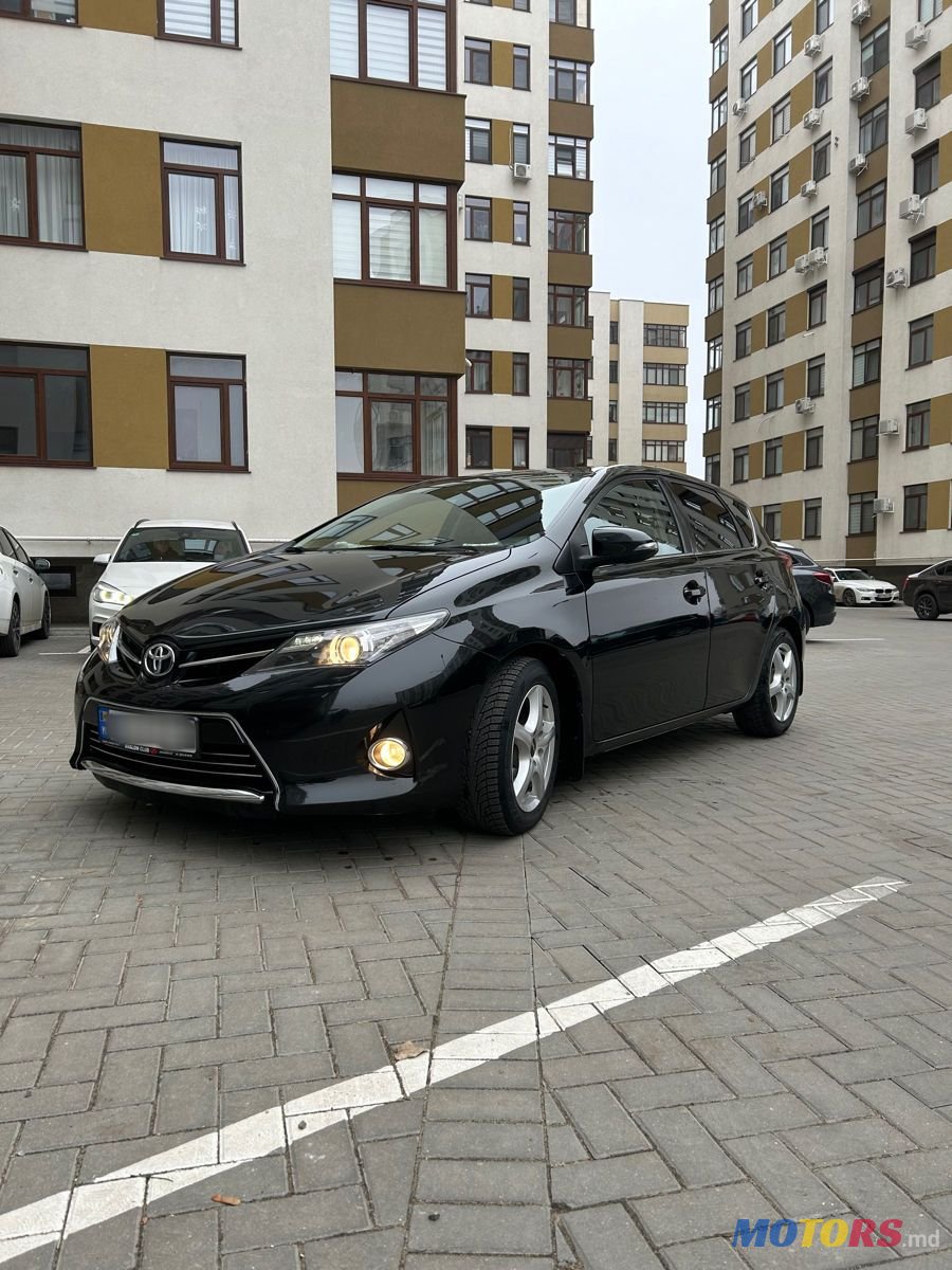 2013' Toyota Auris photo #2