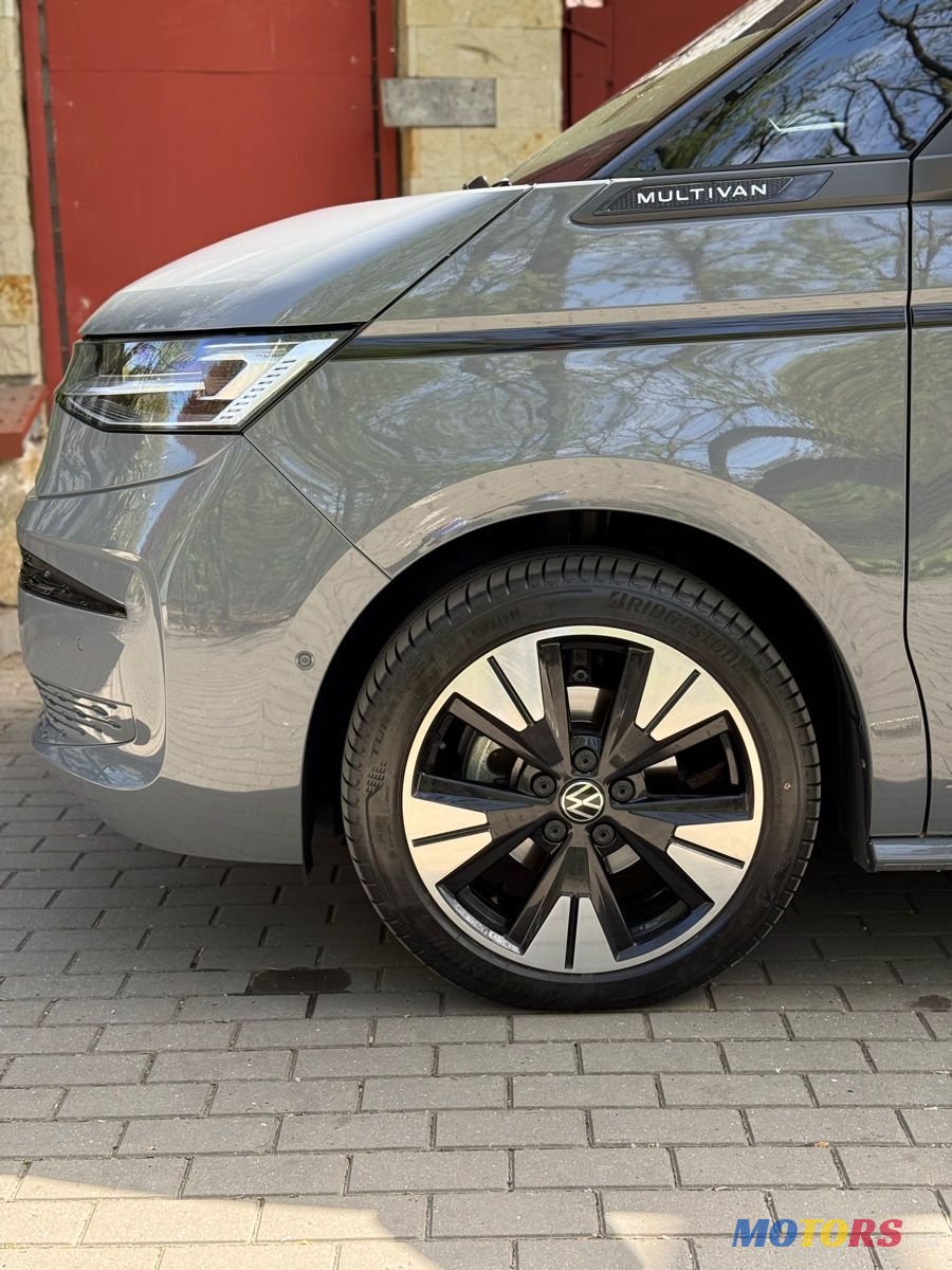 2023' Volkswagen Multivan photo #2