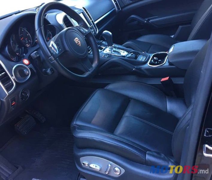 2013' Porsche Cayenne photo #5