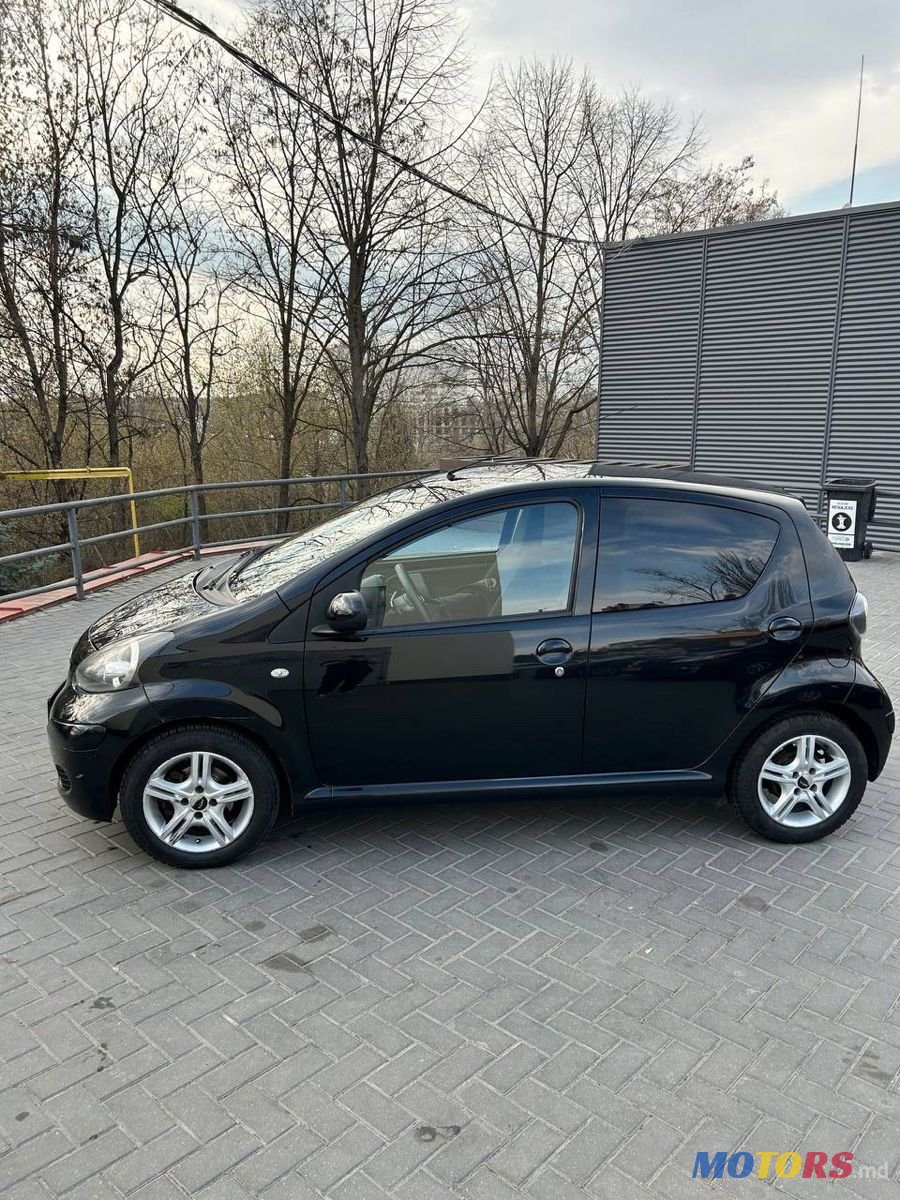 2011' Toyota Aygo photo #6