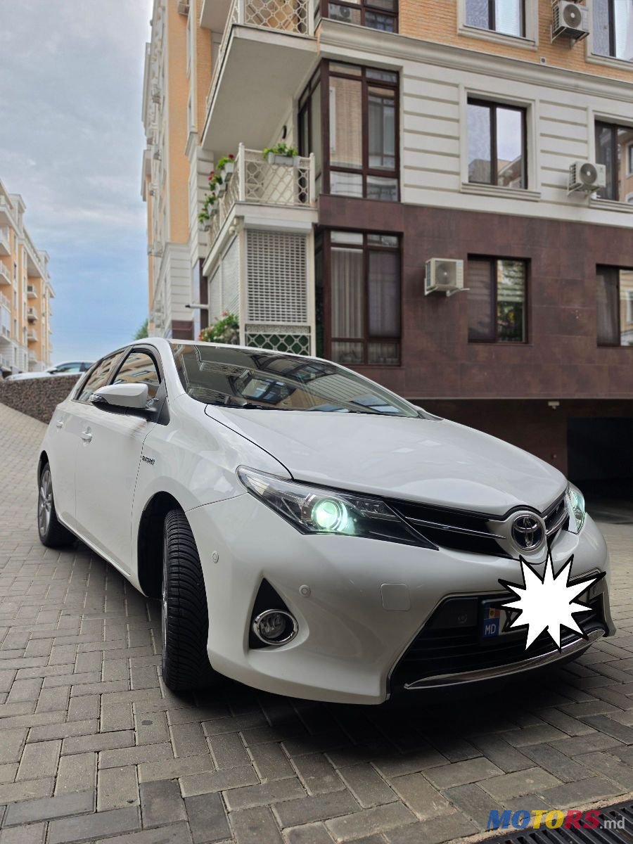 2014' Toyota Auris photo #2