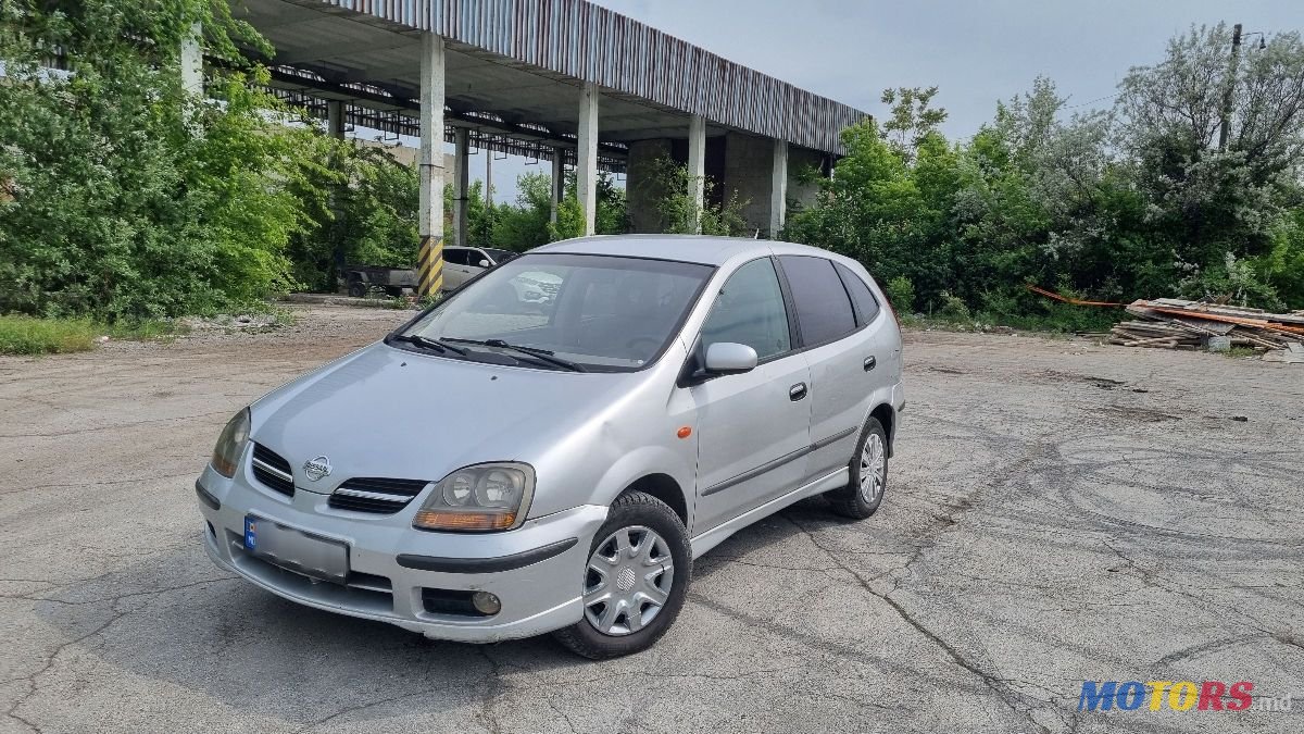 2001' Nissan Almera Tino photo #1