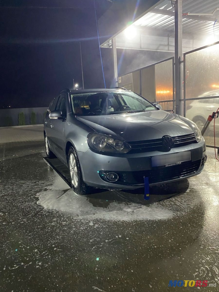 2010' Volkswagen Golf photo #2