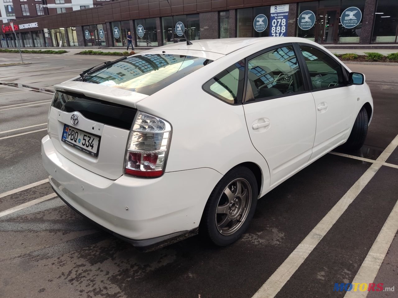 2008' Toyota Prius photo #5