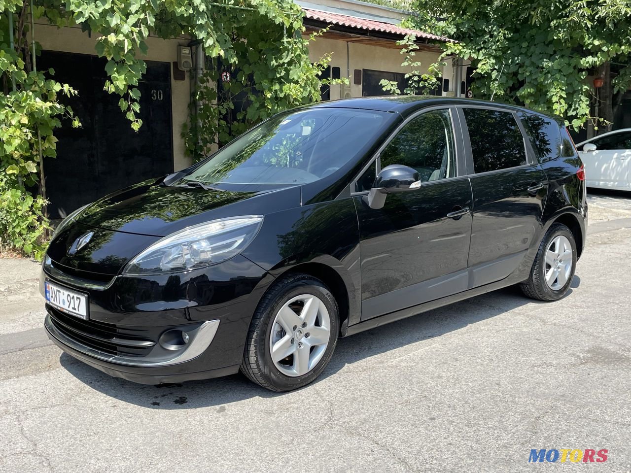 2012' Renault Grand Scenic photo #1