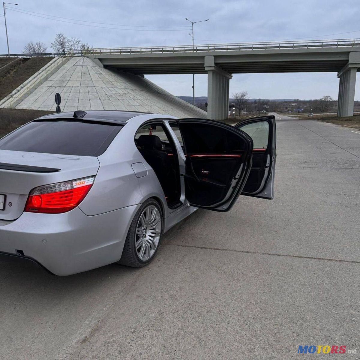 2007' BMW 5 Series photo #3