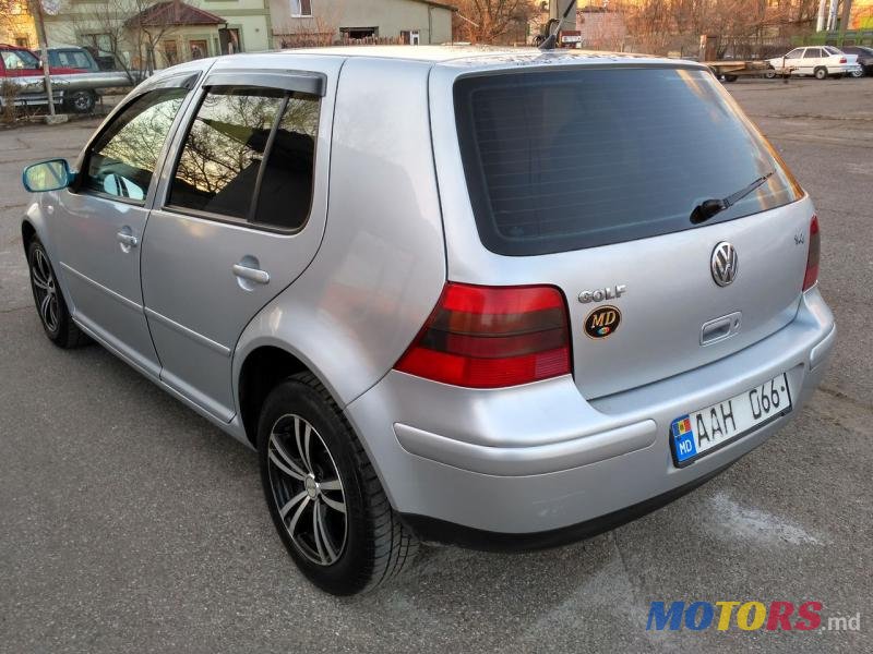 2004' Volkswagen Golf photo #2