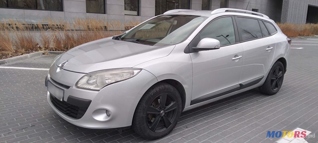 2011' Renault Megane photo #2