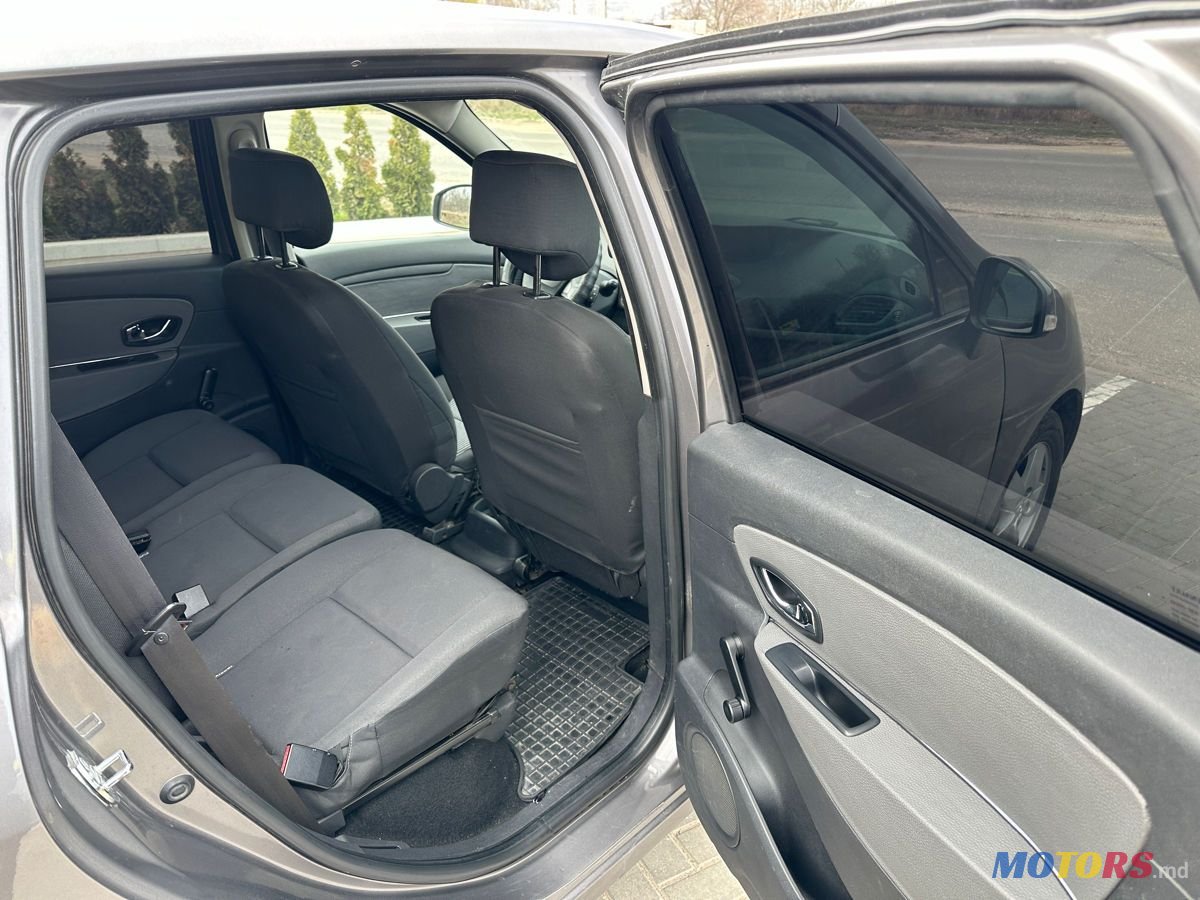 2012' Renault Scenic photo #5