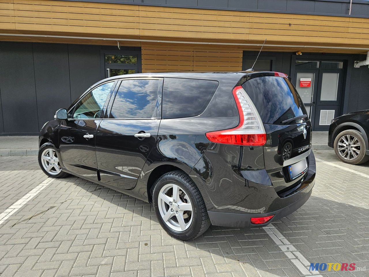 2010' Renault Grand Scenic photo #4
