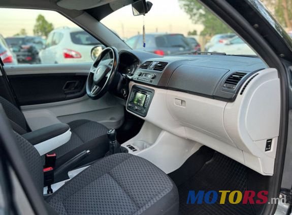2014' Skoda Fabia photo #2