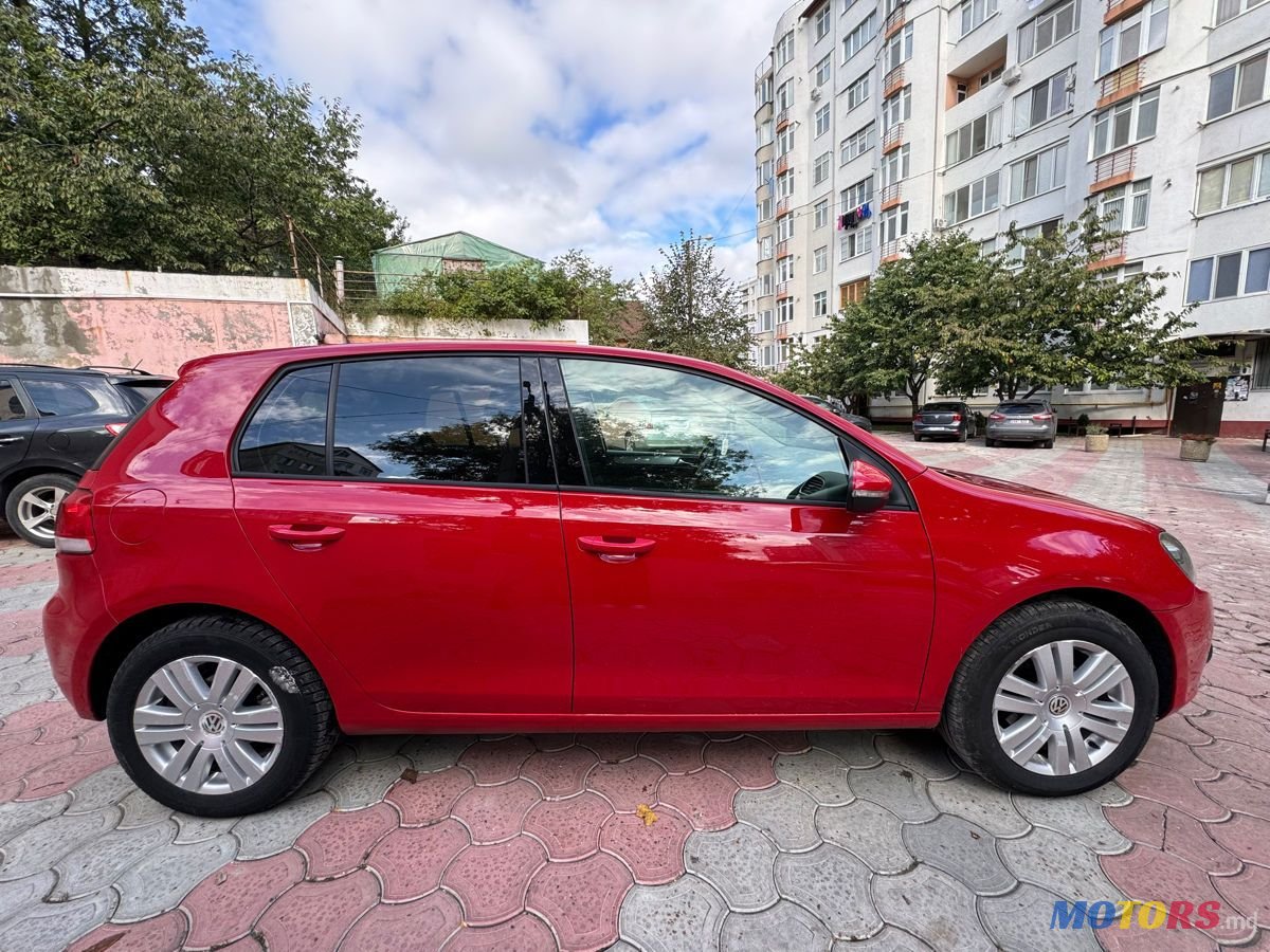 2011' Volkswagen Golf photo #5