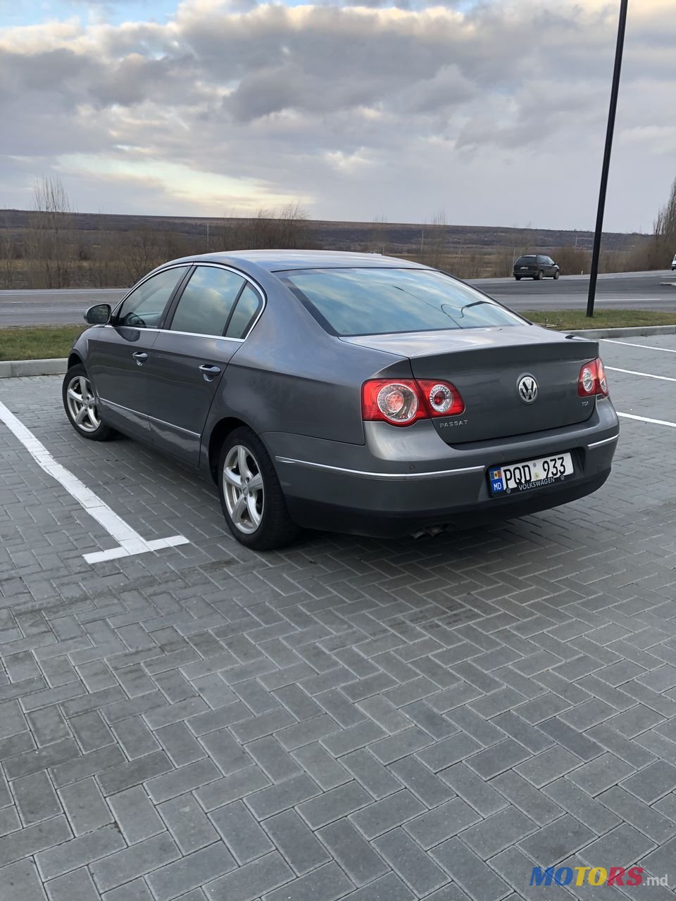 2005' Volkswagen Passat photo #2