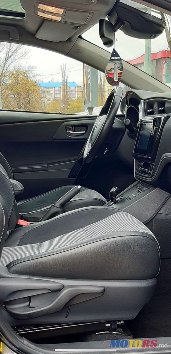 2015' Toyota Auris photo #4