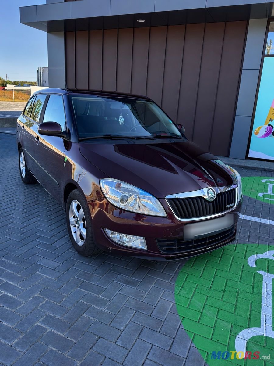 2012' Skoda Fabia photo #2