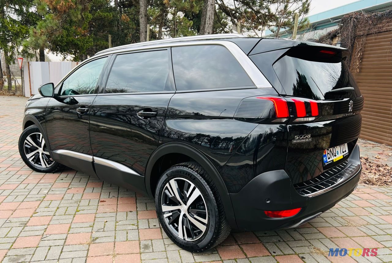 2019' Peugeot 5008 photo #2