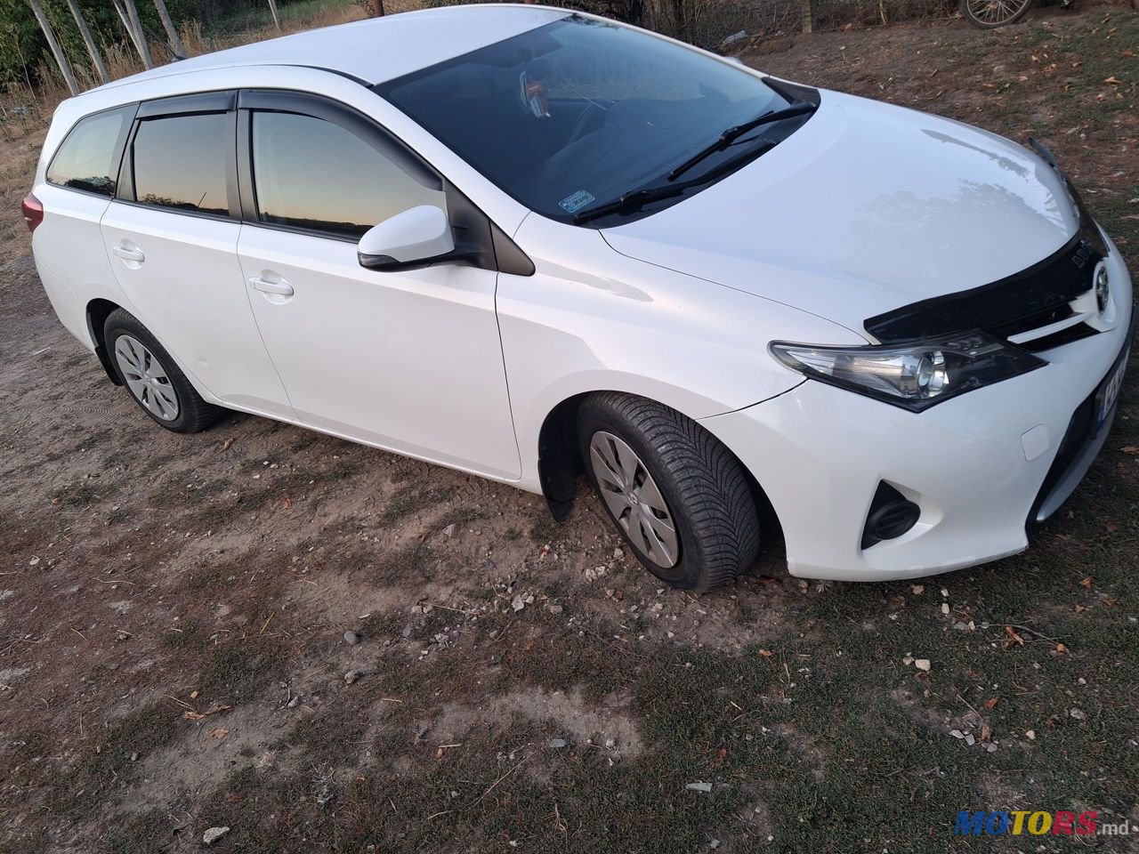 2014' Toyota Auris photo #1