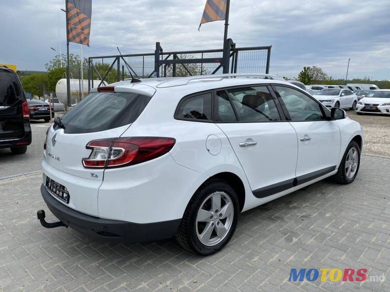 2011' Renault Megane photo #4