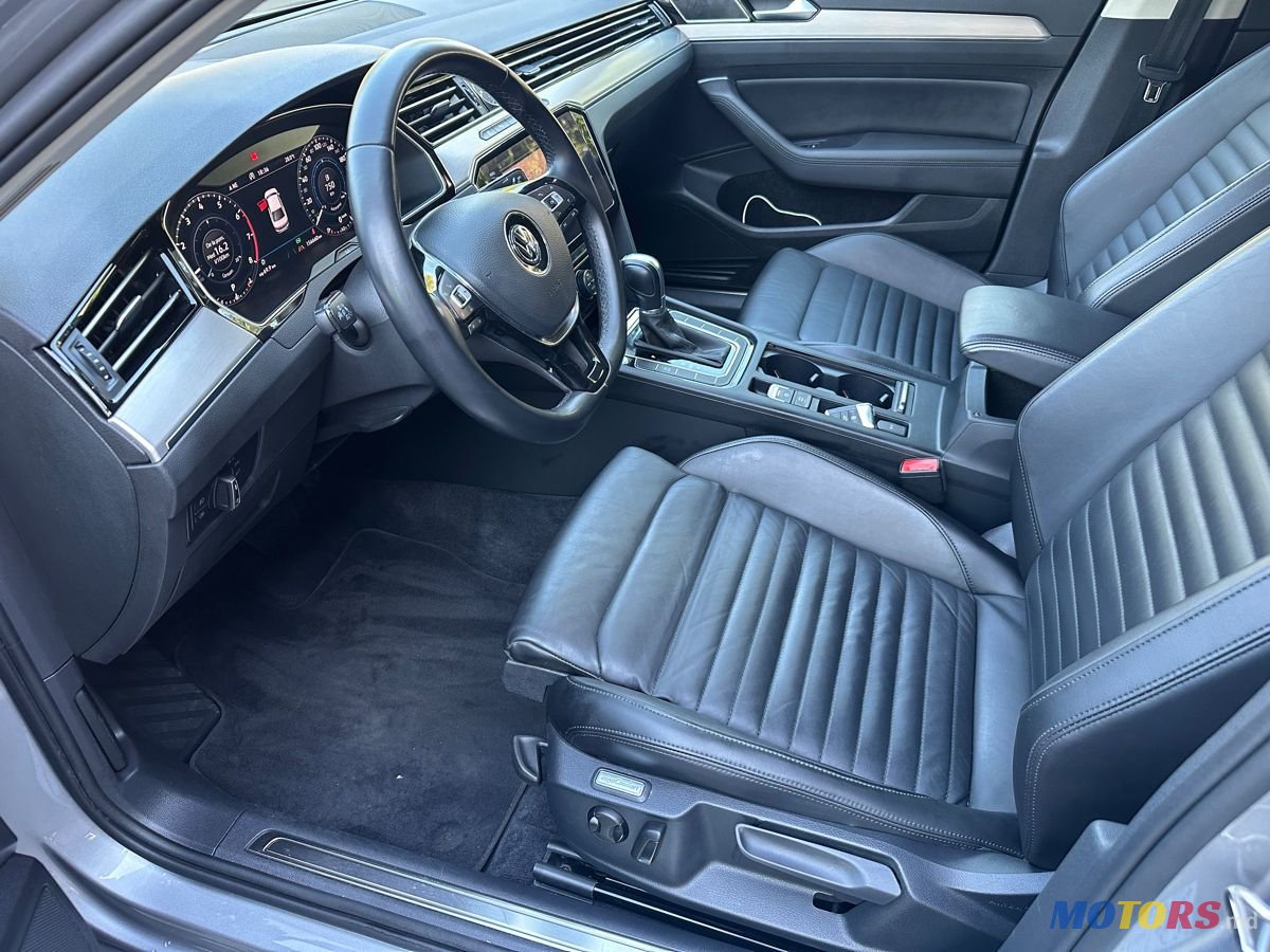 2017' Volkswagen Passat photo #5