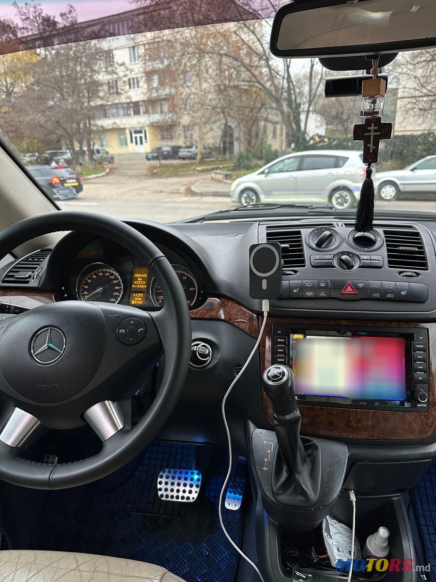 2011' Mercedes-Benz Viano photo #4