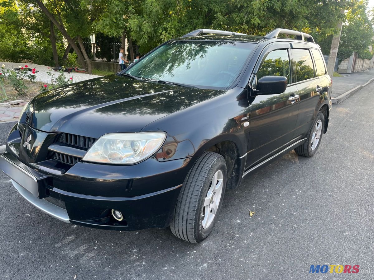 2009' Mitsubishi Outlander photo #4