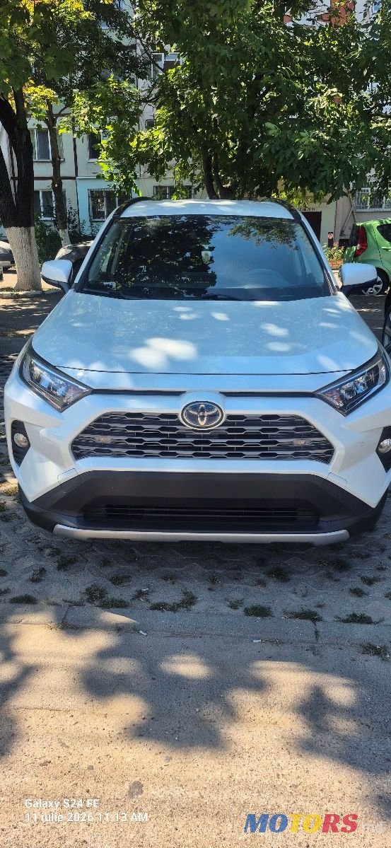 2019' Toyota RAV4 photo #1