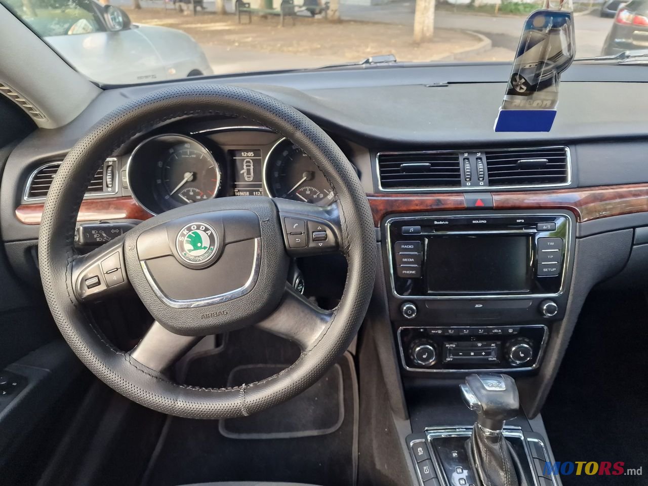 2011' Skoda Superb photo #6