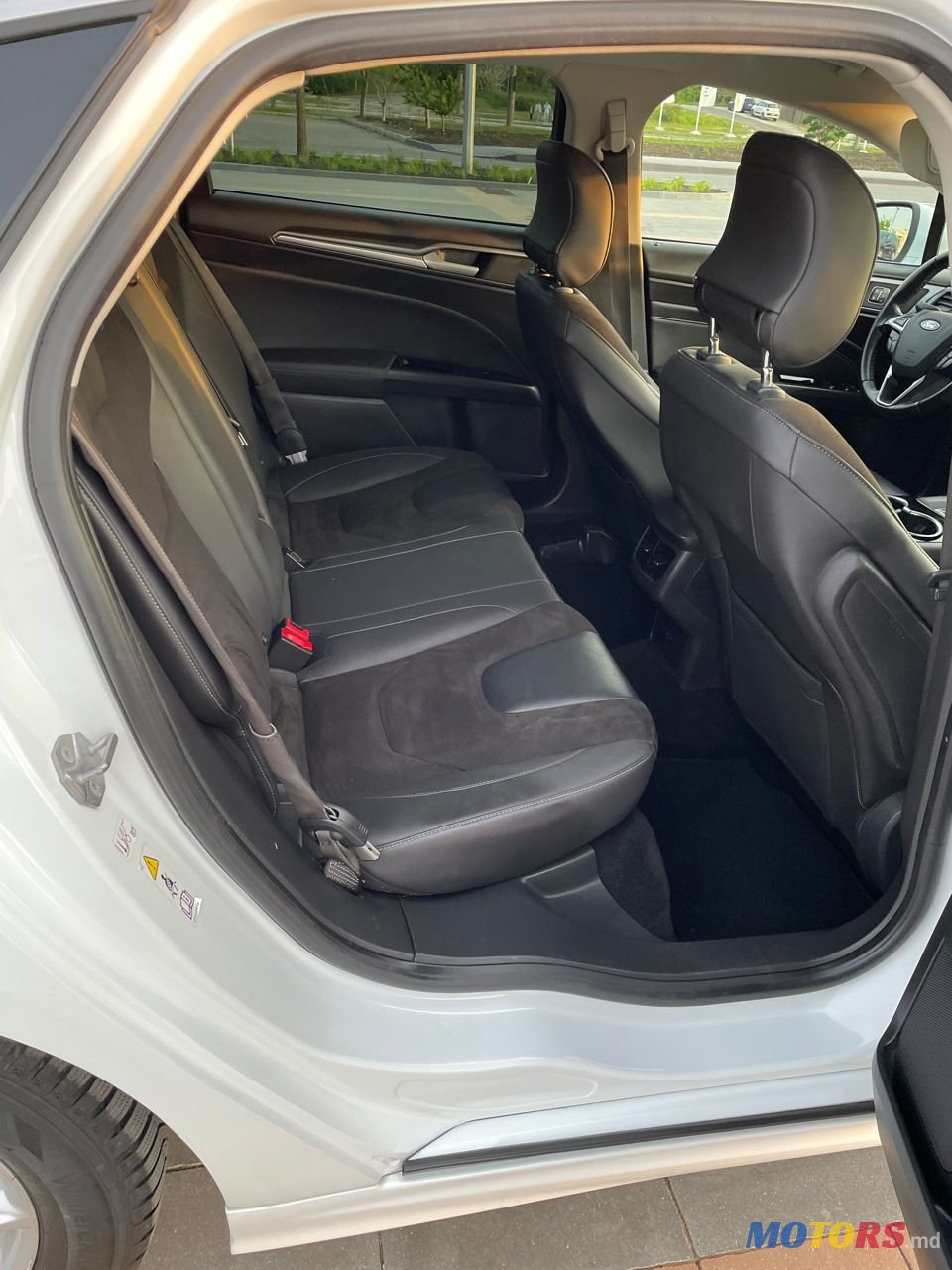 2014' Ford Mondeo photo #4