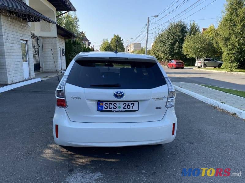 2013' Toyota Prius + photo #4