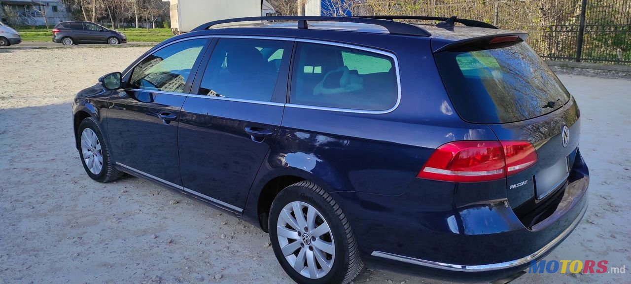 2011' Volkswagen Passat photo #3